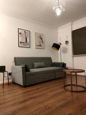 Free Parking 4 Beds Flat 15 train to Victoria London Bridge St Paul Cathedral
